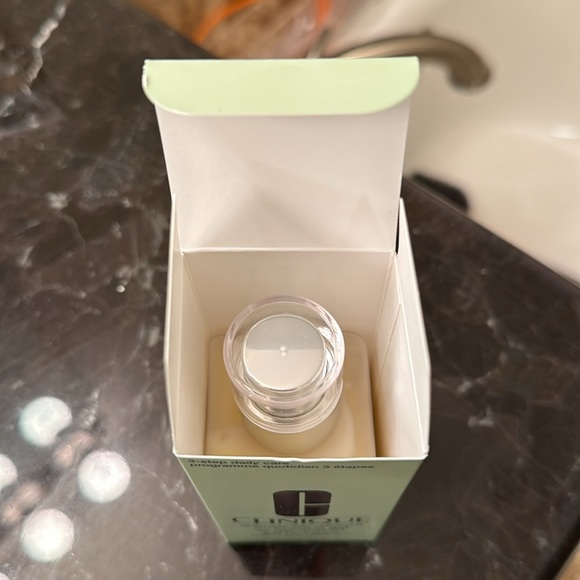 Clinique dramatically different moisturizing gel NEW in box - Picture 6 of 7